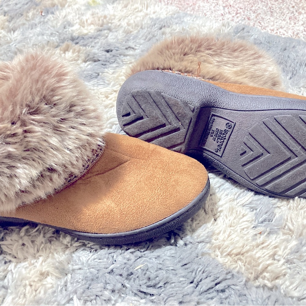 Slippers - Picture 2 of 3